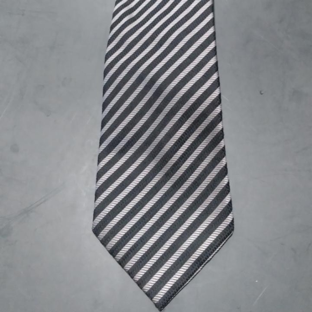 Giorgio Armani tie no tags